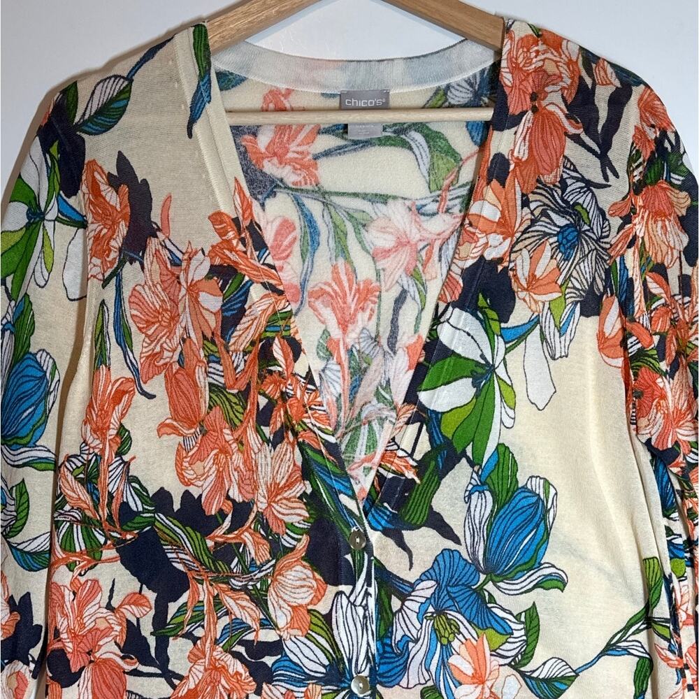 Chico’s The Everyday Cardigan Sweater Floral Print Sz 1 = M Long Sleeves Arsty - Picture 2 of 12